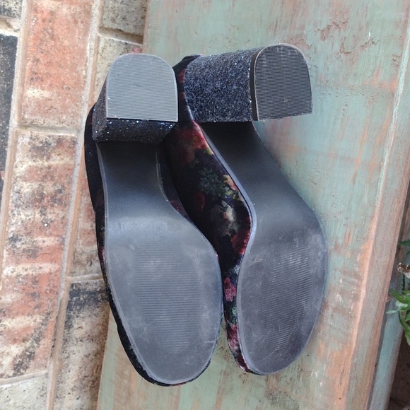 Not Rated brand, beautiful velvet/floral print/ glitter heel bootie - Picture 3 of 9